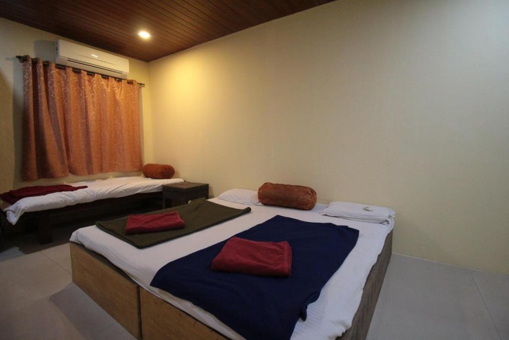 Матеран: Bungalow resort panorama matheran