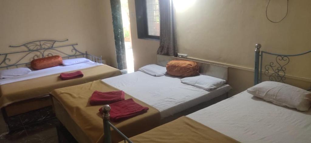 Матеран: Bungalow resort panorama matheran