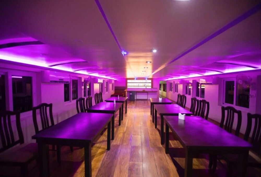 Аллеппи: Indiavacationz Houseboat