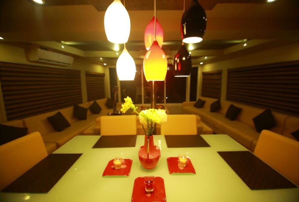 Аллеппи: Indiavacationz Houseboat