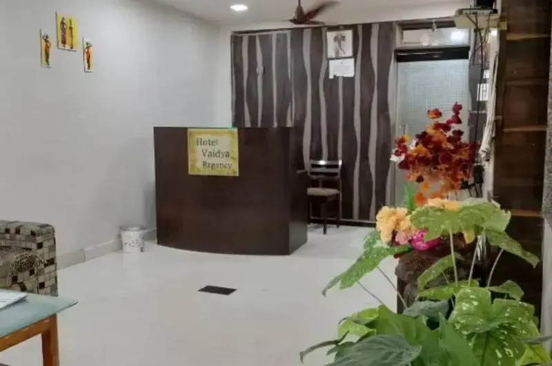 Балагхат: Hotel Vaidya Regency $ Manuhar Restaurant