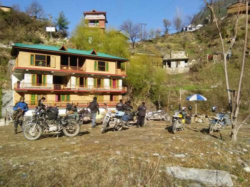 Банджар: Sharda Resort-Tirthan Valley