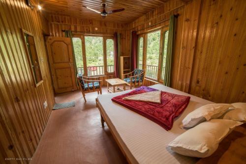 Банджар: Sharda Resort-Tirthan Valley