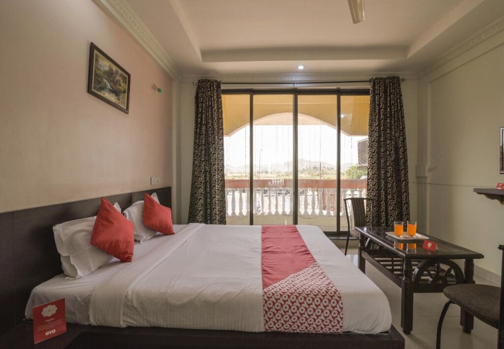 Лонавала: Hotel Om Palace by OYO Rooms