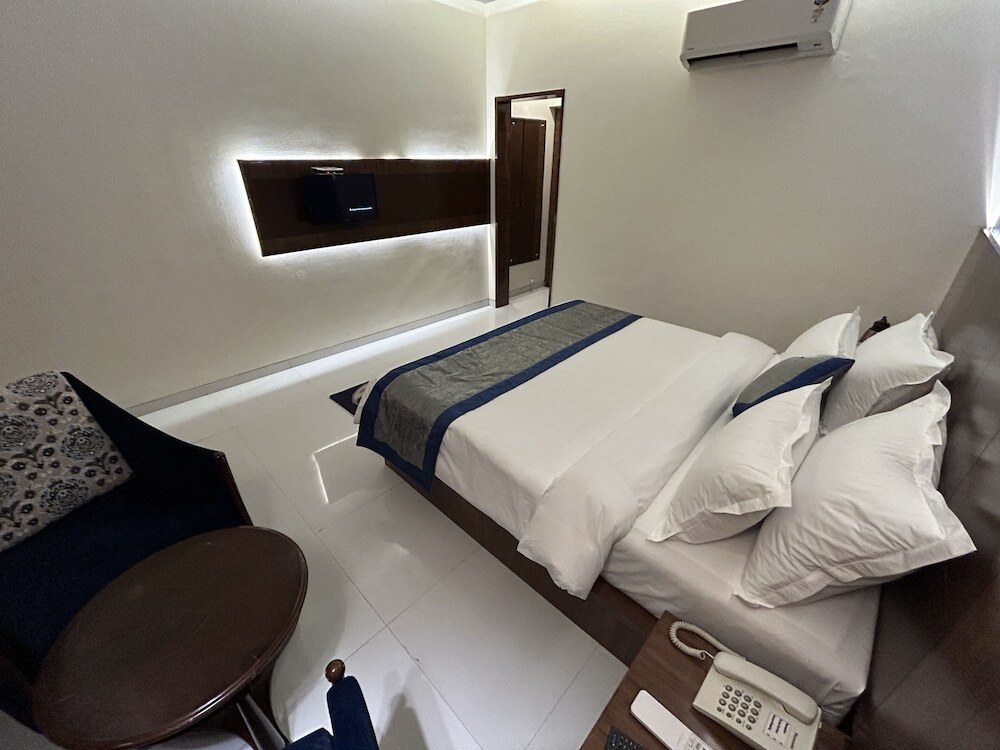 Лонавала: Hotel Gautam