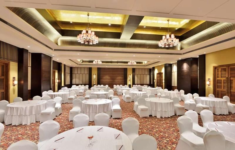 Хандала: Radisson Blu Resort & Spa Karjat