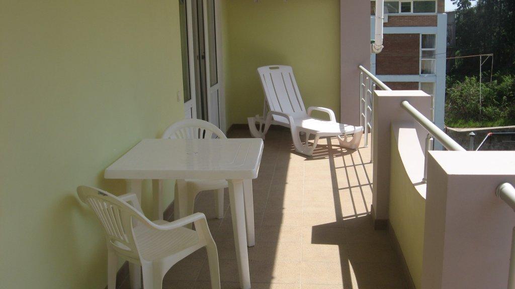 Партенит: Hotel Raduga