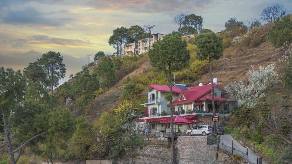 Дхарампур: The Green Heights Cottage Kasauli