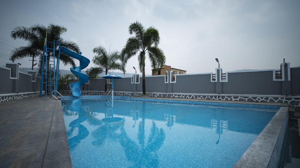 Лонавала: Royal Twin - 12BHK Luxury Villa by Royal Villa's Lonavla