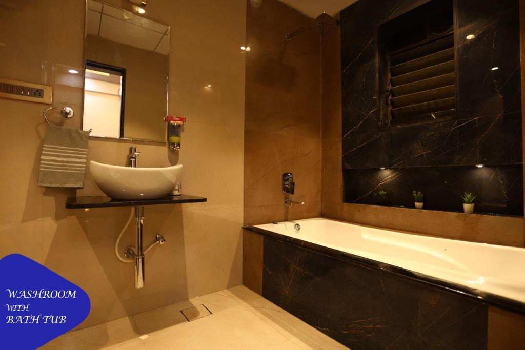 Лонавала: Royal Twin - 12BHK Luxury Villa by Royal Villa's Lonavla
