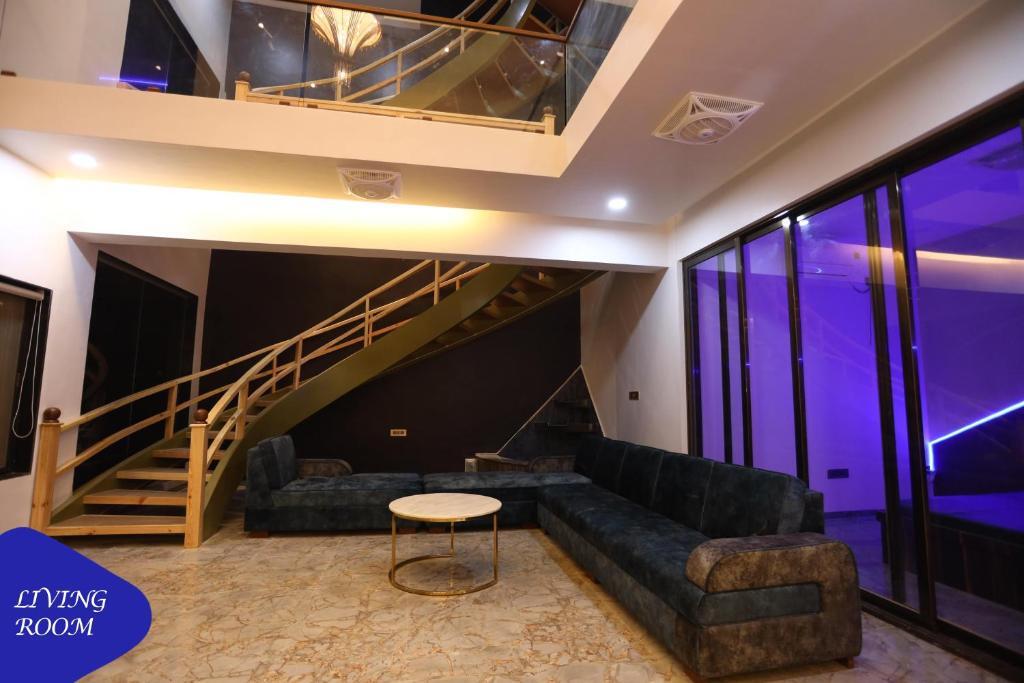 Лонавала: Royal Twin - 12BHK Luxury Villa by Royal Villa's Lonavla