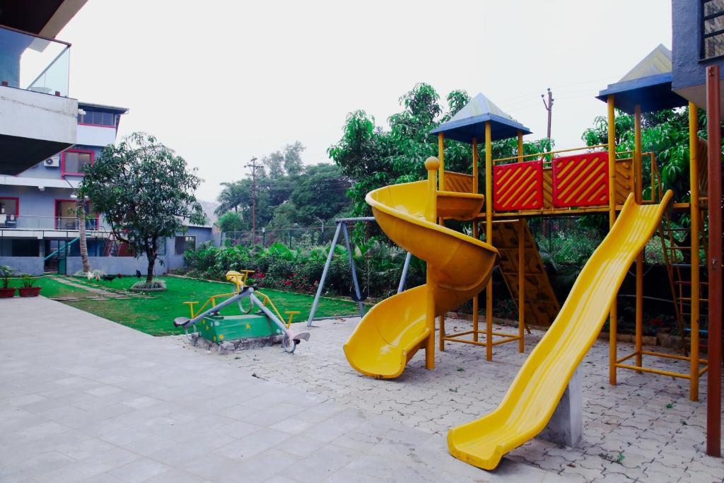 Лонавала: Royal Twin - 12BHK Luxury Villa by Royal Villa's Lonavla