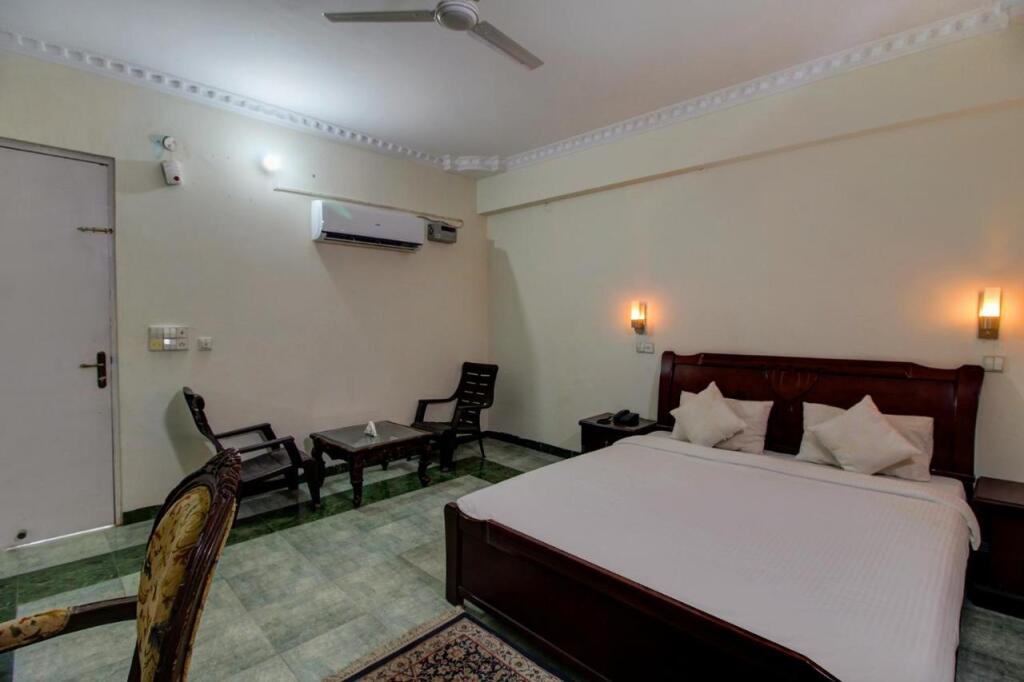 Бадди: FabHotel Pinjore Holiday Home