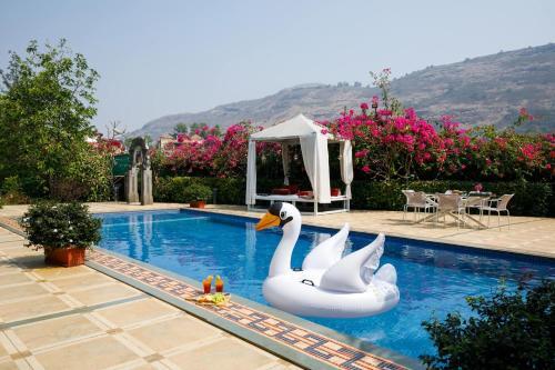 Лонавала: Breeze in the Hills 3BHK Luxury Pool Villa