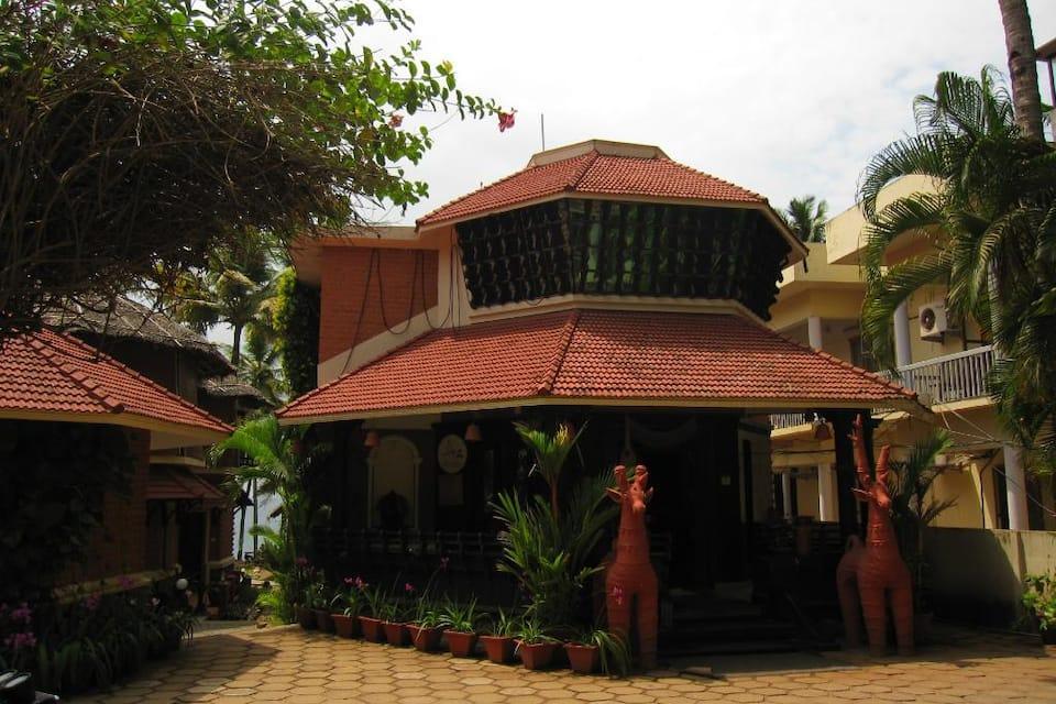 Варкала: Krishnatheeram Ayur Holy Beach Resorts
