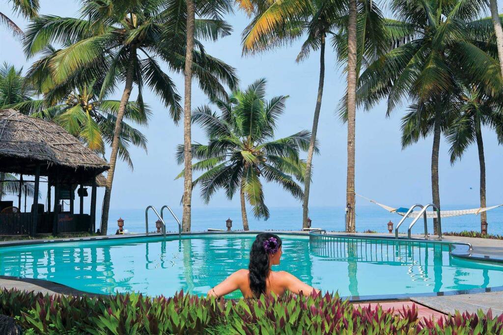 Варкала: Krishnatheeram Ayur Holy Beach Resorts