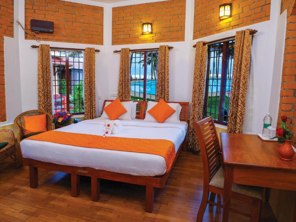 Варкала: Krishnatheeram Ayur Holy Beach Resorts