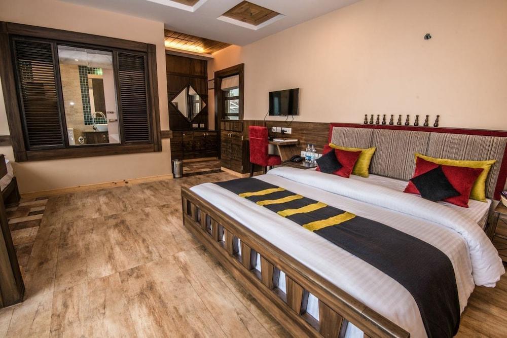 Пеллинг: Hotel hill retreat