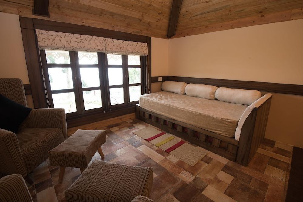 Пеллинг: Hotel hill retreat