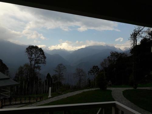 Пеллинг: Hotel hill retreat