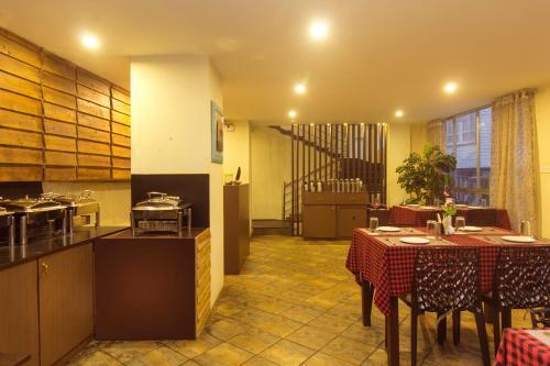 Пеллинг: Hotel hill retreat
