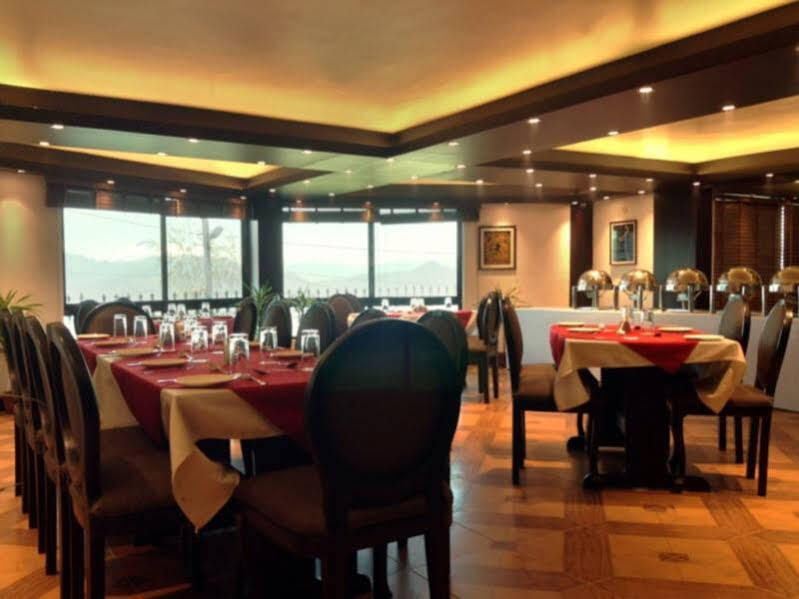 Пеллинг: Hotel hill retreat