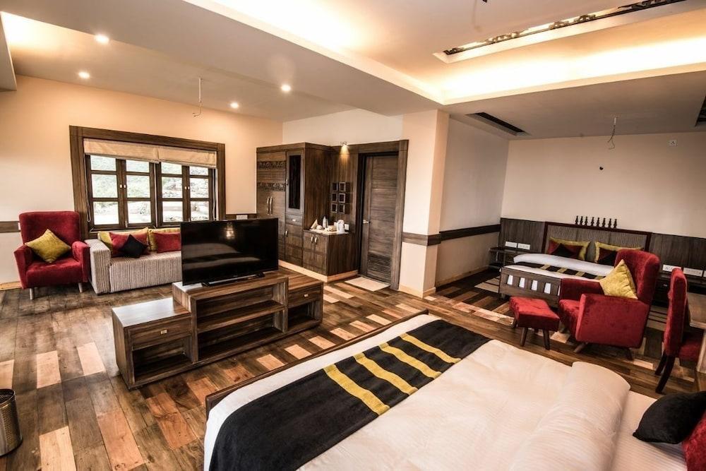 Пеллинг: Hotel hill retreat
