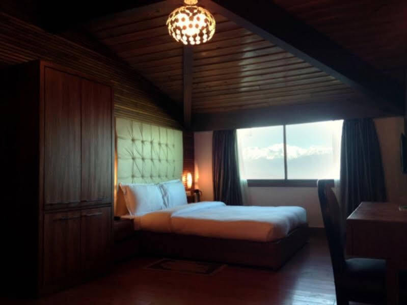 Пеллинг: Hotel hill retreat