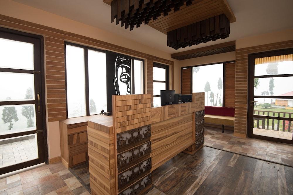 Пеллинг: Hotel hill retreat
