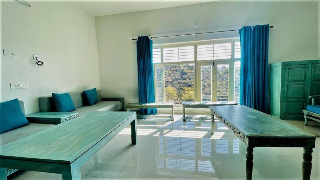 Гора Абу: SHIKHAR BUNGLOW - A Stunning Valley View Bungalow in Mount Abu