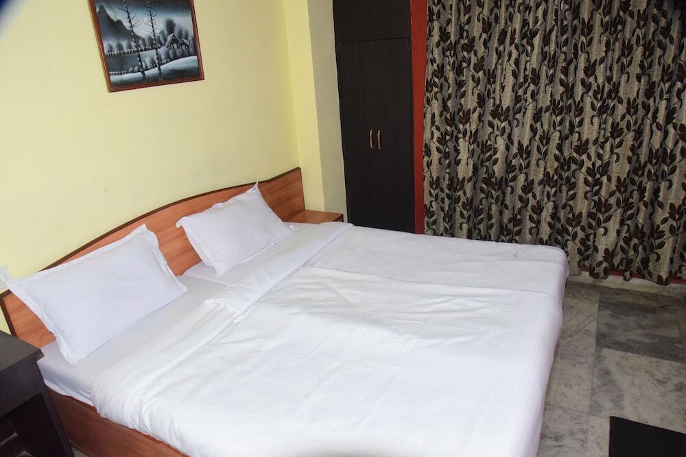 Гувахати: Hotel Anjuna Residency