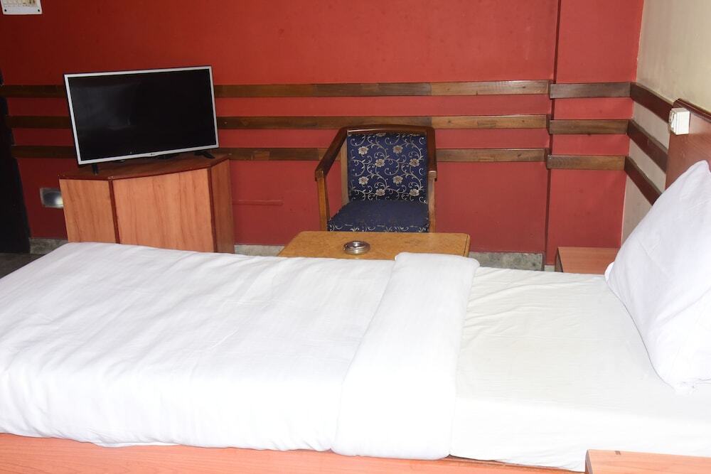 Гувахати: Hotel Anjuna Residency