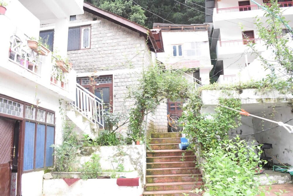 Манали: The Windchimes Cottage