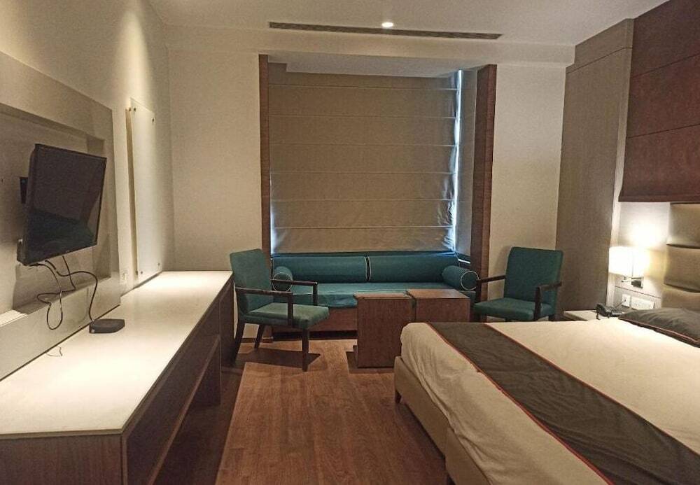 Нью-Дели: Lemonwood Suites