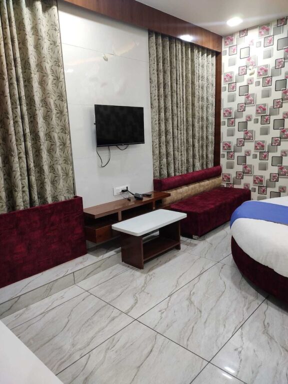 Вадодара: Hotel R R One