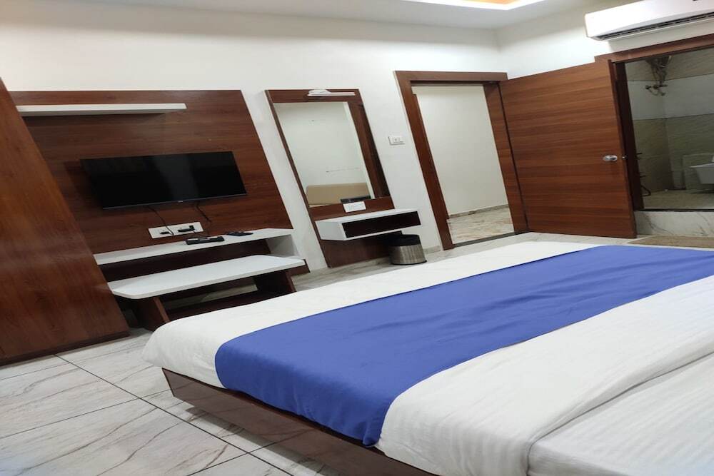 Вадодара: Hotel R R One