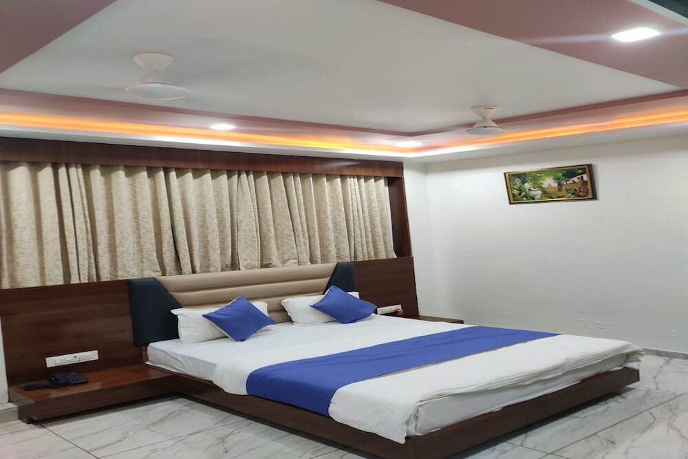 Вадодара: Hotel R R One