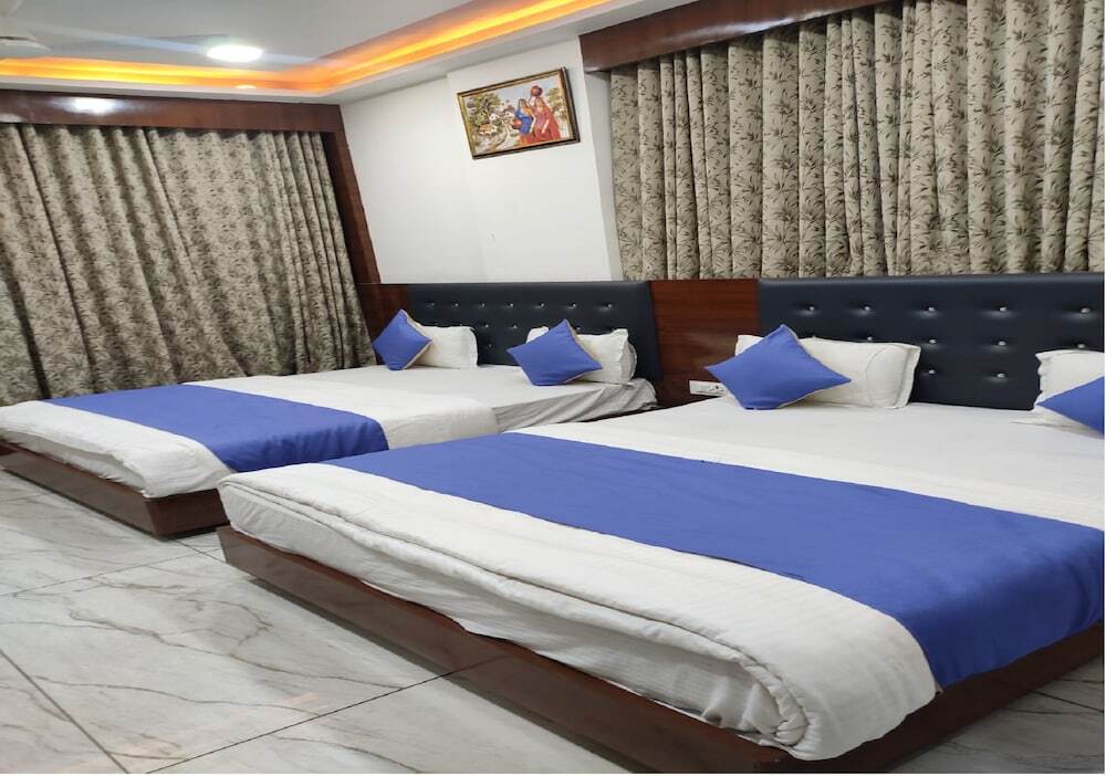 Вадодара: Hotel R R One