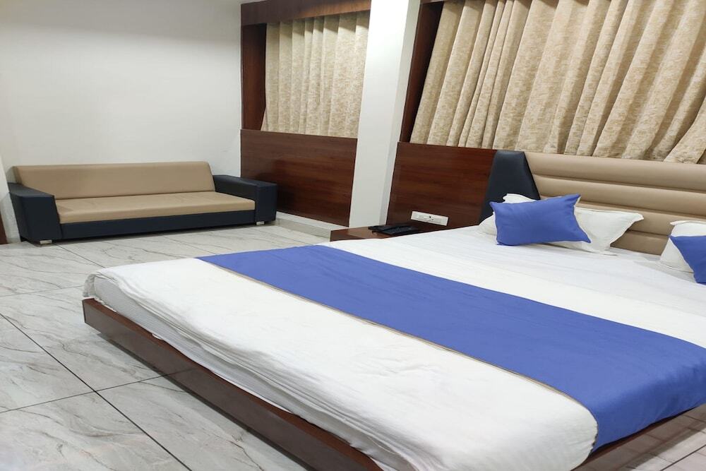 Вадодара: Hotel R R One