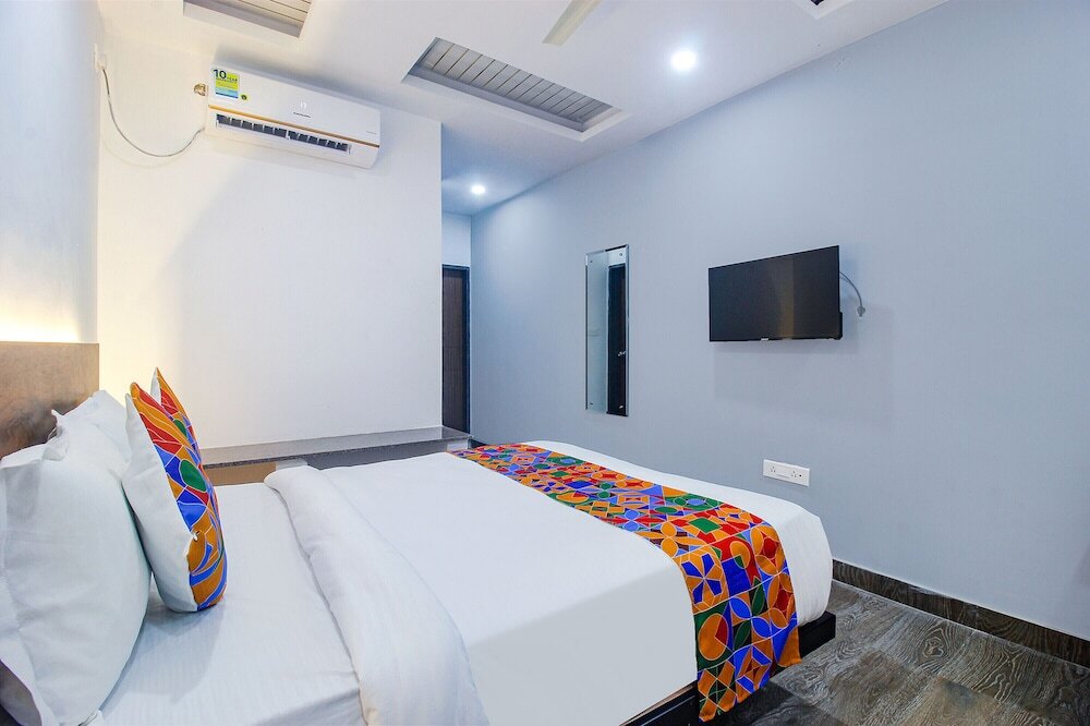 Хидерабад: Fabhotel W Grand Suites