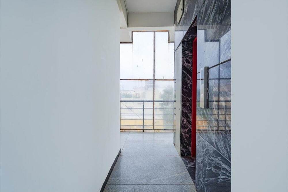 Бангалор: FabExpress Kings Suites Banaswadi