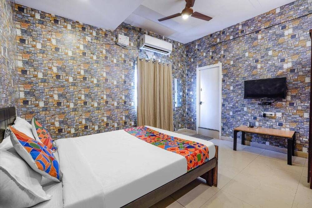 Бангалор: FabExpress Kings Suites Banaswadi