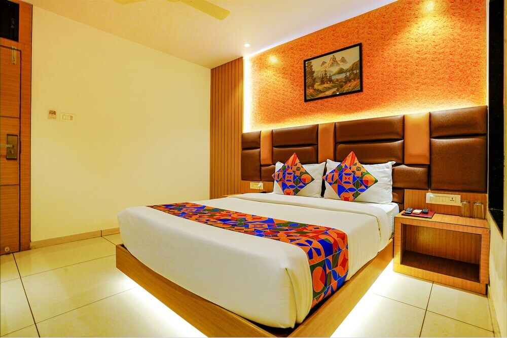 Тхане: Fabhotel Hindustan Residency