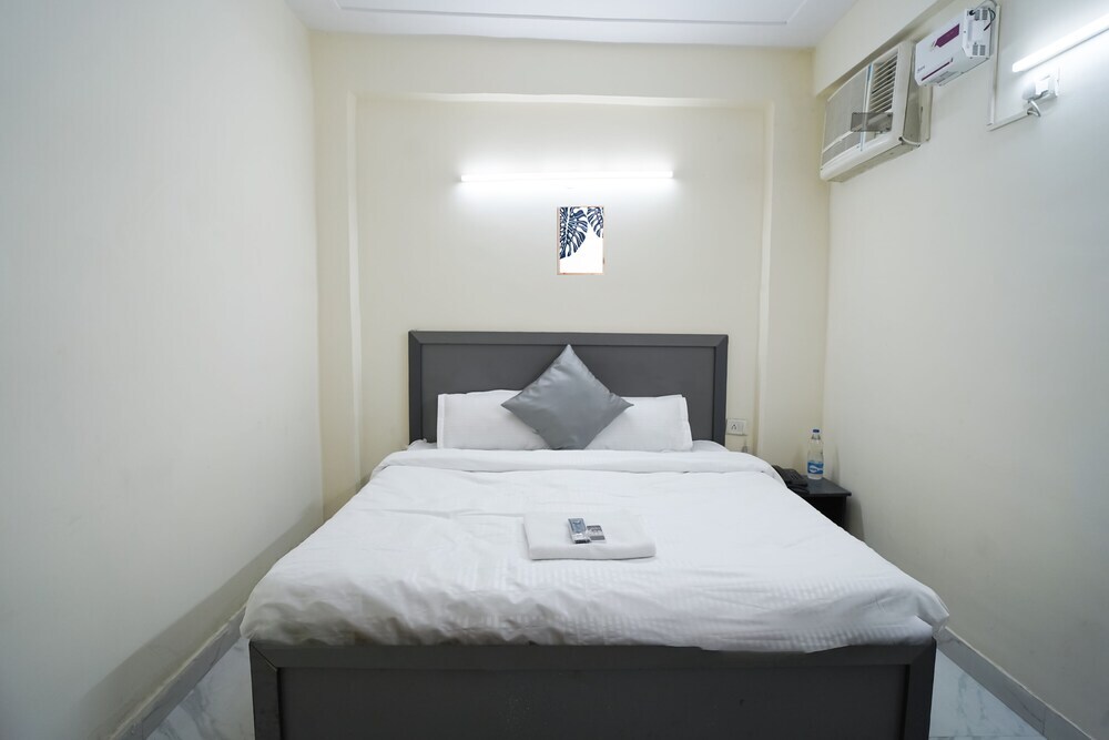Нойда: Roomshala 034 Grihum Noida Sector 63