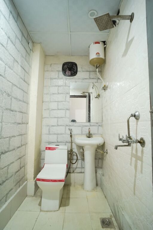 Нойда: Roomshala 034 Grihum Noida Sector 63