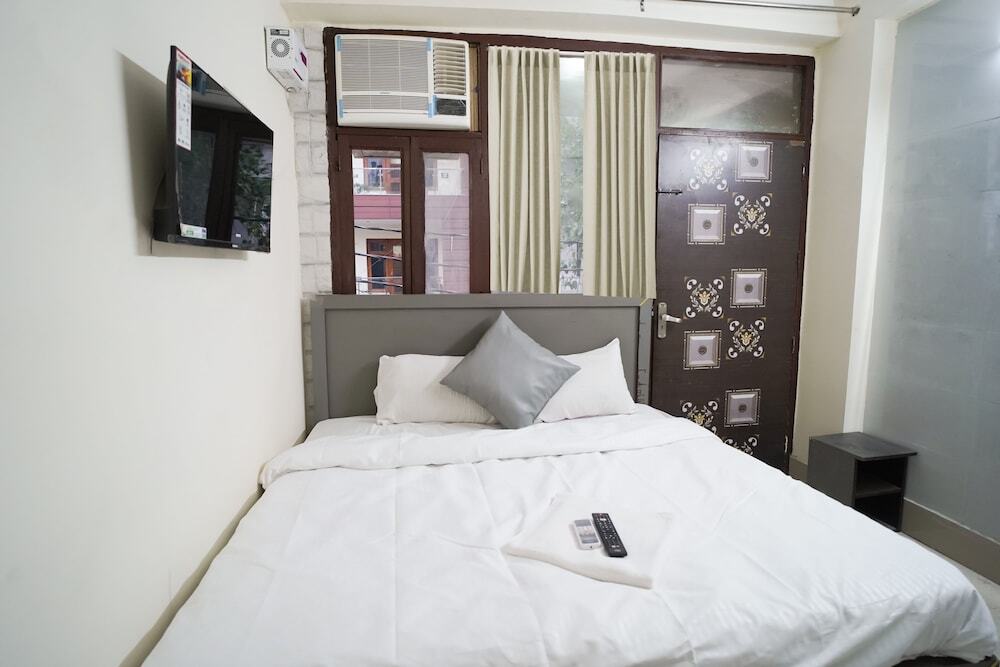 Нойда: Roomshala 034 Grihum Noida Sector 63