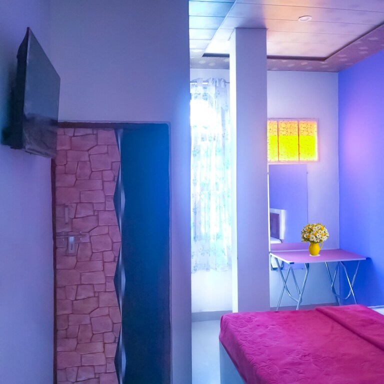 Газиабад: Roomshala 021 Hotel Joyous Inn