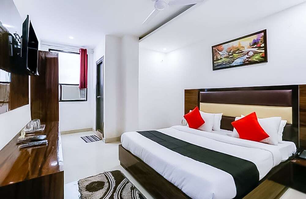 Нойда: Roomshala 036 Hotel Orlov