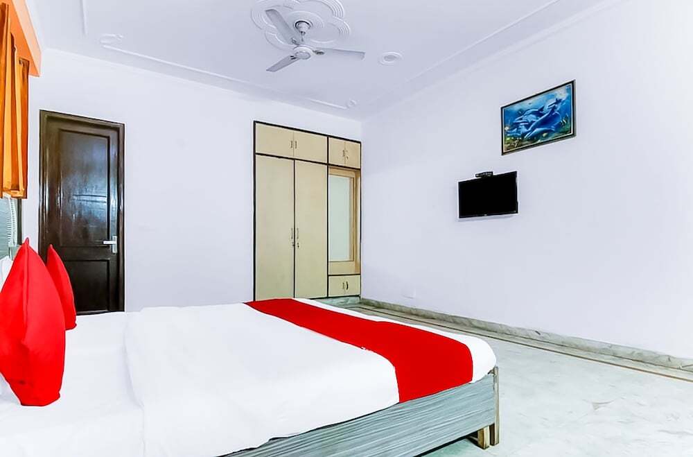 Нойда: Roomshala 036 Hotel Orlov