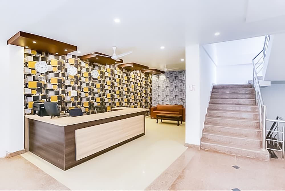 Нойда: Roomshala 036 Hotel Orlov